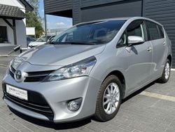 Silber Gebraucht 2016 Toyota Verso Edition-S Van / Kleinbus | 14.470 € (Fairer Preis)