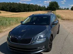 Grau Gebraucht 2019 Skoda Octavia Style Kombi | 13.700 € (Fairer Preis)