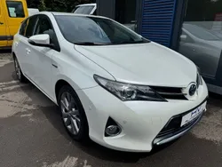 Weiß Gebraucht 2013 Toyota Auris Hybrid Edition Limousine | 9.650 € (Fairer Preis)