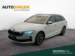 Moonweiss metallic Gebraucht 2025 Skoda Octavia Selection Kombi | 34.360 € (Fairer Preis)