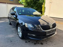 Schwarz Gebraucht 2020 Skoda Octavia Ambition Limousine | 9.990 € (Fairer Preis)