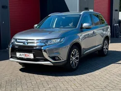 Grau Gebraucht 2016 Mitsubishi Outlander Plus SUV | 12.800 € (Fairer Preis)