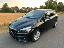 Schwarz Gebraucht 2016 BMW 218 Active Tourer Sport Line Van / Kleinbus | 10.999 € (Fairer Preis)