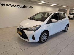 Weiß Gebraucht 2016 Toyota Yaris Style Limousine | 5.500 € (Superpreis)