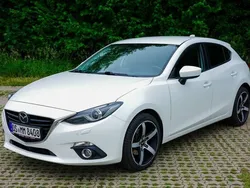 Weiß Gebraucht 2015 Mazda 3 Sports-Line Limousine | 9.200 € (Fairer Preis)