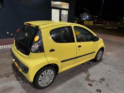 Gelb Gebraucht 2006 Citroën C1 Kleinwagen | 1.900 € (Fairer Preis)
