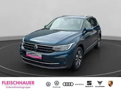 Blau Gebraucht 2024 VW Tiguan Move SUV | 31.990 € (Fairer Preis)
