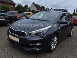 Grau Gebraucht 2016 Kia Ceed Edition 7 Limousine | 7.990 € (Fairer Preis)