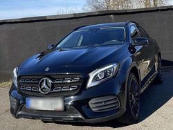 Schwarz Gebraucht 2020 Mercedes GLA180 AMG line SUV | 25.000 € (Fairer Preis)