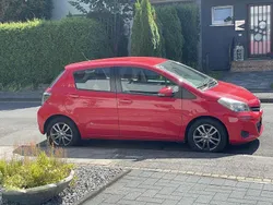 Rot Gebraucht 2014 Toyota Yaris Edition Kleinwagen | 6.600 € (Guter Preis)