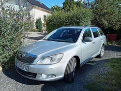 Grau Gebraucht 2012 Skoda Octavia Kombi | 2.200 €