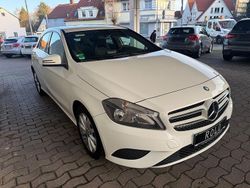 Weiß Gebraucht 2013 Mercedes A180 Style Limousine | 13.800 € (Etwas zu teuer)