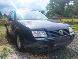 Blau Gebraucht 1999 VW Bora Limousine | 900 € (Fairer Preis)