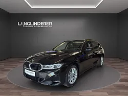 Black sapphire metallic Gebraucht 2024 BMW 330e Kombi | 42.900 € (Guter Preis)