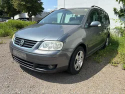 Grau Gebraucht 2004 VW Touran Van / Kleinbus | 1.250 € (Fairer Preis)