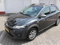 Grau Gebraucht 2023 Dacia Sandero Expression Kleinwagen | 14.450 € (Fairer Preis)