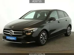Schwarz Gebraucht 2022 Mercedes B180 Style Van / Kleinbus | 22.949 € (Fairer Preis)