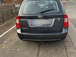Schwarz Gebraucht 2006 Kia Carens Van / Kleinbus | 800 € (Fairer Preis)