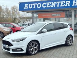 Frostweiß Gebraucht 2017 Ford Focus ST Limousine | 17.990 € (Fairer Preis)