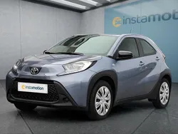 Blau Gebraucht 2024 Toyota Aygo Kleinwagen | 15.999 € (Fairer Preis)