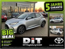 Silver metallic Gebraucht 2023 Toyota Yaris Hybrid Team Kleinwagen | 19.690 € (Fairer Preis)