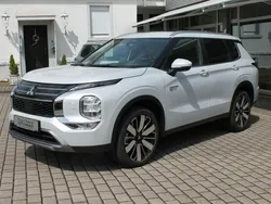 Weiß Neu 2025 Mitsubishi Outlander P-HEV Edition SUV | 53.490 € (Fairer Preis)