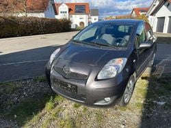 Braun Gebraucht 2011 Toyota Yaris Edition Limousine | 3.500 € (Guter Preis)