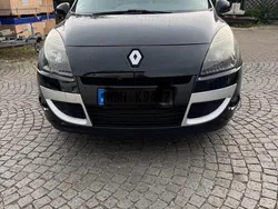 Schwarz Gebraucht 2011 Renault Scénic III Bose Edition Van / Kleinbus | 3.999 € (Superpreis)