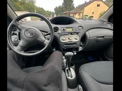 Beige Gebraucht 2005 Toyota Yaris Kleinwagen | 2.000 €