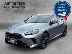 Grau Neu 2025 BMW M135 Performance Kleinwagen | 56.290 € (Fairer Preis)