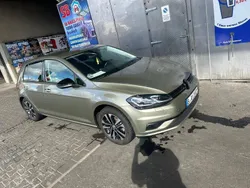 Grau Gebraucht 2019 VW Golf VII Comfortline Limousine | 16.000 € (Fairer Preis)