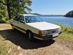 Weiß Gebraucht 1988 Audi 100 Limousine | 8.200 €