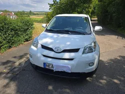 Weiß Gebraucht 2011 Toyota Urban Cruiser SUV | 6.500 € (Etwas zu teuer)