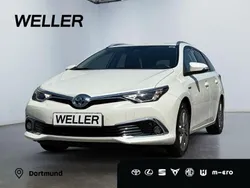 Weiß Gebraucht 2018 Toyota Auris Hybrid Executive Limousine | 17.555 € (Fairer Preis)