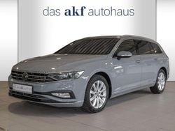 Grau Gebraucht 2024 VW Passat Elegance Kombi | 34.950 € (Guter Preis)