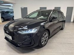 Obsidianschwarz metallic Gebraucht 2024 Ford Focus ST-Line Kombi | 25.950 € (Fairer Preis)