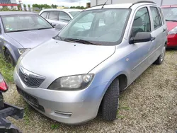 Silber Gebraucht 2004 Mazda 2 Comfort Van / Kleinbus | 1.200 € (Superpreis)