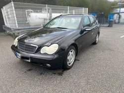 Schwarz Gebraucht 2003 Mercedes C220 Kombi | 2.550 €