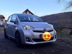 Silber Gebraucht 2011 Toyota Verso-S Multidrive S Van / Kleinbus | 6.400 € (Fairer Preis)