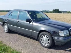 Schwarz Gebraucht 1994 Mercedes E250 Limousine | 16.500 €