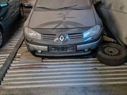 Schwarz Gebraucht 2004 Renault Mégane II Privilege Limousine | 600 € (Superpreis)