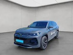 Delfingrau metallic Gebraucht 2025 VW Tayron R-line SUV | 61.980 € (Fairer Preis)