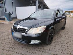 Schwarz Gebraucht 2009 Skoda Octavia Kombi | 1.800 €