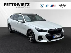 Mineralweiss metallic Gebraucht 2025 BMW i5 M Sport Limousine | 62.800 €