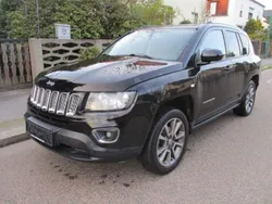 Schwarz (metallic) Gebraucht 2015 Jeep Compass SUV | 6.999 €