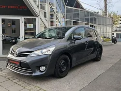 Grau Gebraucht 2017 Toyota Verso Edition-S Van / Kleinbus | 8.990 € (Etwas zu teuer)