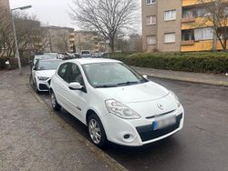 Weiß Gebraucht 2013 Renault Clio IV Kleinwagen | 2.600 €