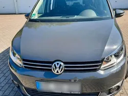 Grau Gebraucht 2015 VW Touran Cup Van / Kleinbus | 8.999 € (Fairer Preis)