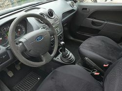 Grau Gebraucht 2007 Ford Fiesta Kleinwagen | 900 €