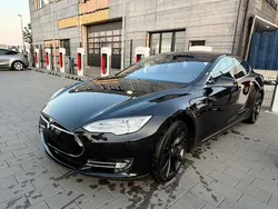 Schwarz Gebraucht 2016 Tesla Model S Limousine | 32.000 €
